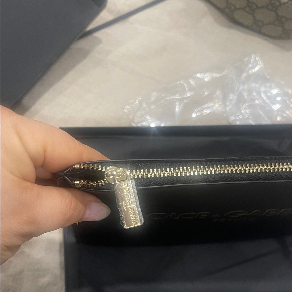 Dolce & Gabbana Black Leather Pouch with Gold Logo - Picture 2 of 4